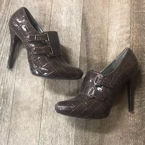 Guess Size 5 1/2 Faux Snakeskin Stilettos